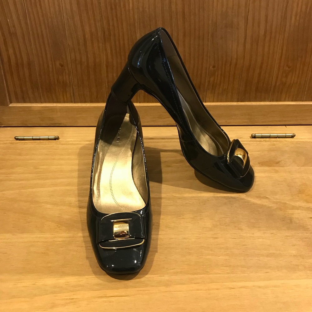 Tahari Shoes